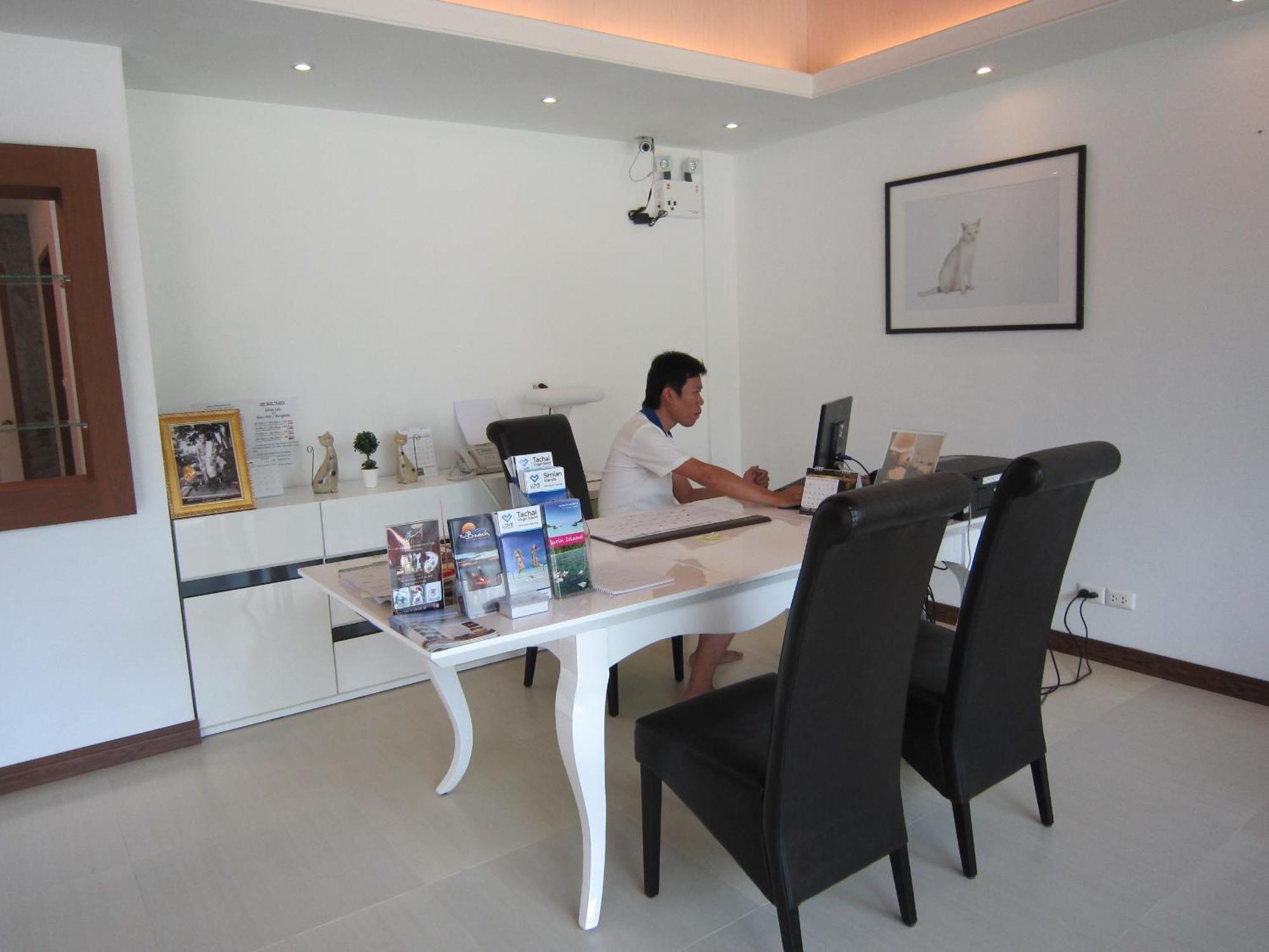 White Cat Hotel Khao Lak Exterior photo